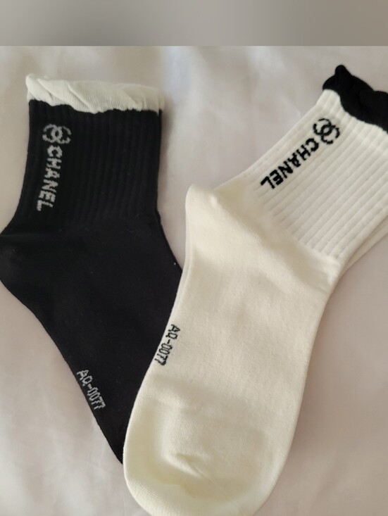 CHANEL Accessories - CHANEL Womens Ribbed Logo Socks in Black & White